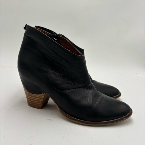 Clarks Shoes - Clarks Black Leather Ankle Booties